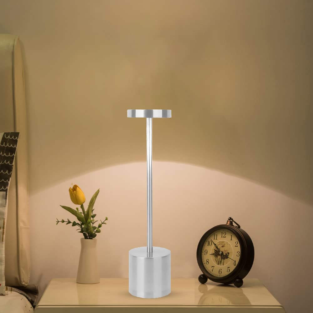 lampă LED cu control touch pentru aprindere și reglarea intensității