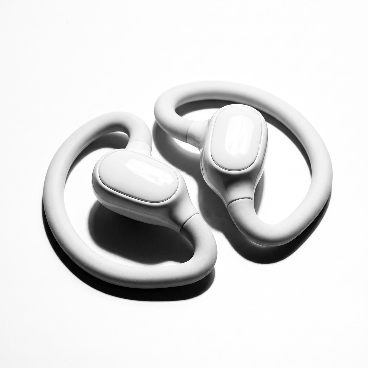 Căști sport open-ear albe cu cârlig auricular, model BE06