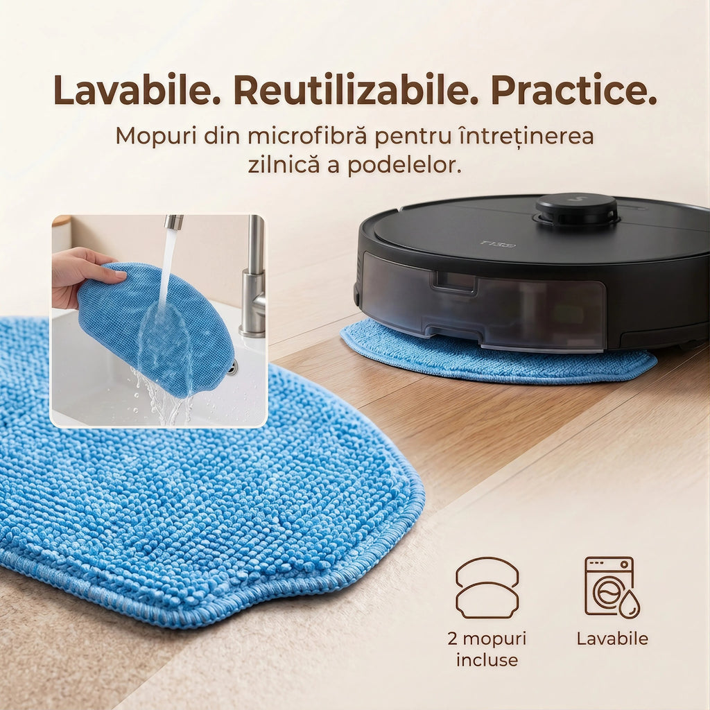 Mop albastru din microfibră clătit sub robinet și montat sub aspiratorul robot T13S, pe parchet