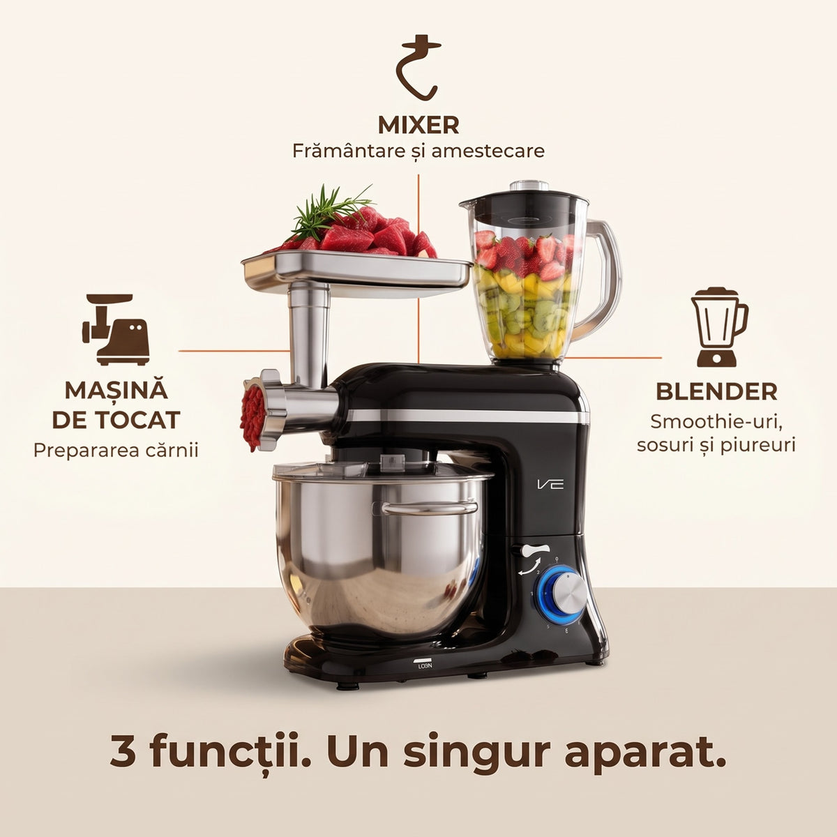 Robot de bucătărie SM-1520BM cu blenderul plin de fructe și carne pe tava mașinii de tocat, cele 3 funcții
