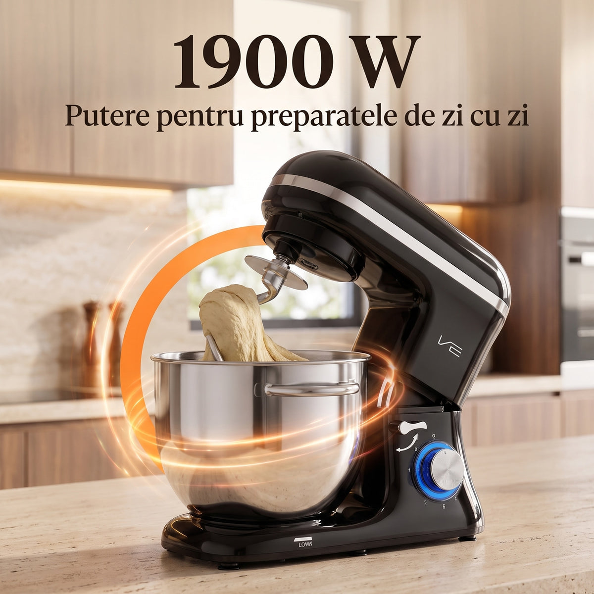 Robot de bucătărie SM-1520BM cu capul ridicat și cârligul plin de aluat deasupra bolului de inox, în bucătărie